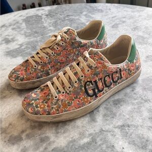 GUCCI 
Ace Liberty Floral Sneakers